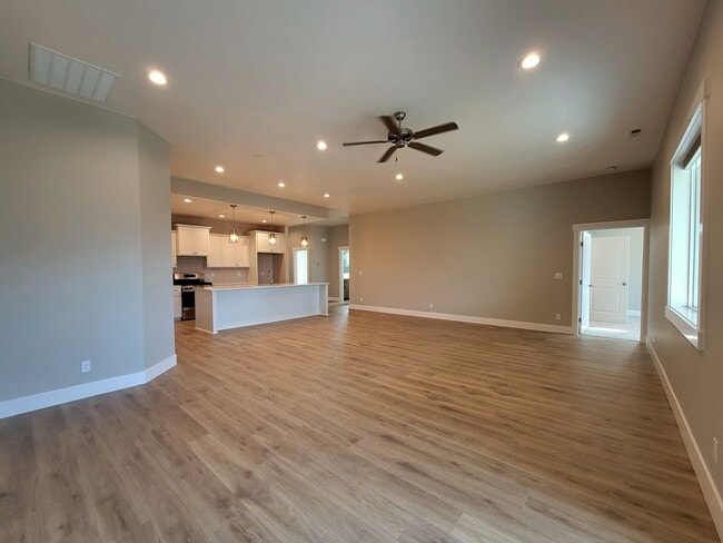 Building Photo - 2609 Sunray Ave