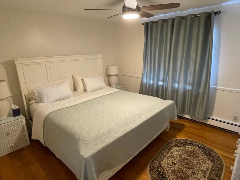 Building Photo - 950 S Plympton St