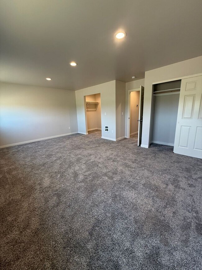 Building Photo - 5305 Smitten Street #2