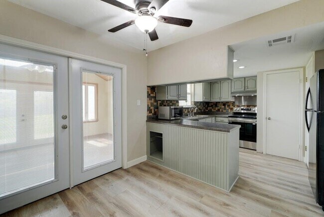 Building Photo - 602 Apache Trail