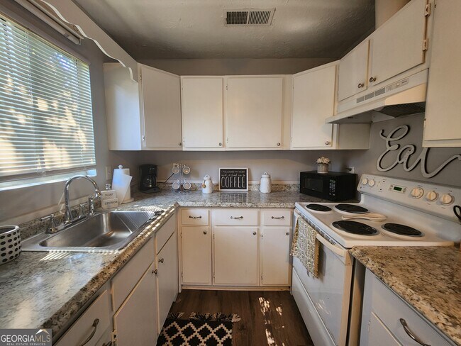 Building Photo - 917 Oakview Ave