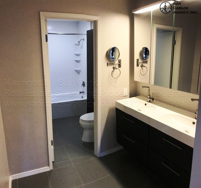 Building Photo - Spacious & Updated 2 Bed Downtown Monterey...