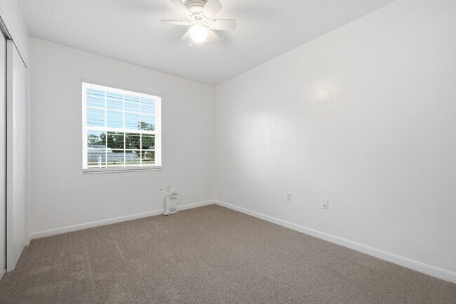 Building Photo - 1416 Palm Blvd S