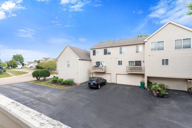 Building Photo - 2611 Canyon Dr