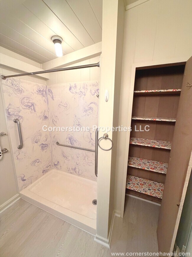 Building Photo - 1558 Hoonipo St