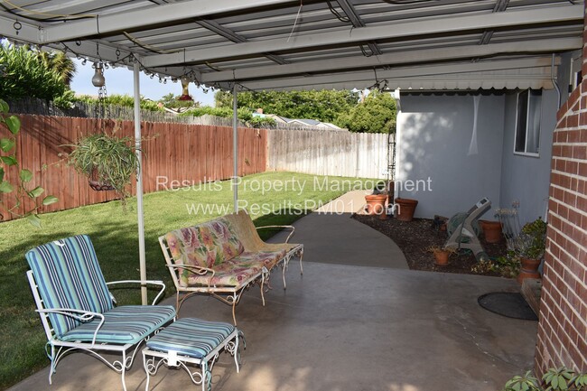 Building Photo - Adorable 4 bedroom in Citrus Heights! Comi...