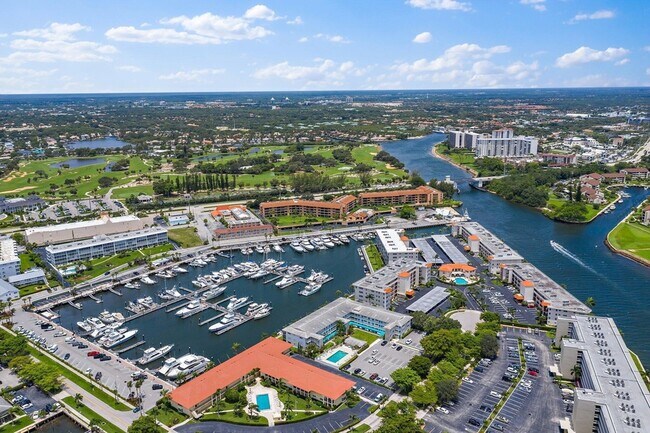 Building Photo - 29 Yacht Club Dr