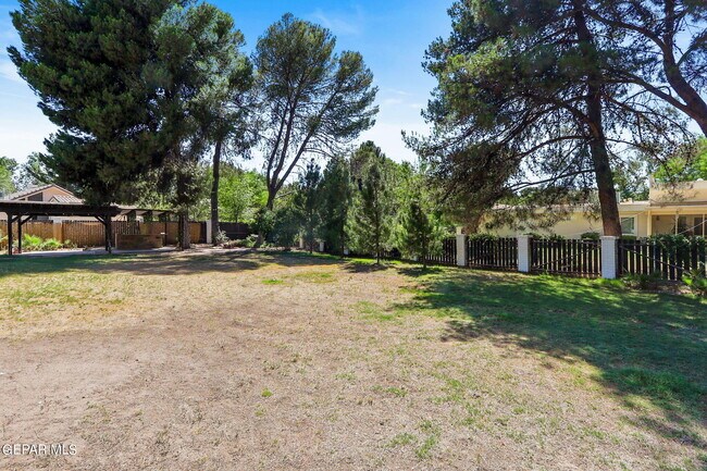 Building Photo - 5109 Memory Dr