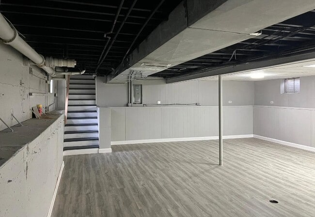 Building Photo - 144 N Maple Ave