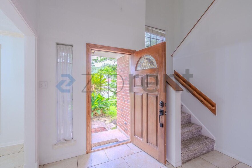 Building Photo - Unit