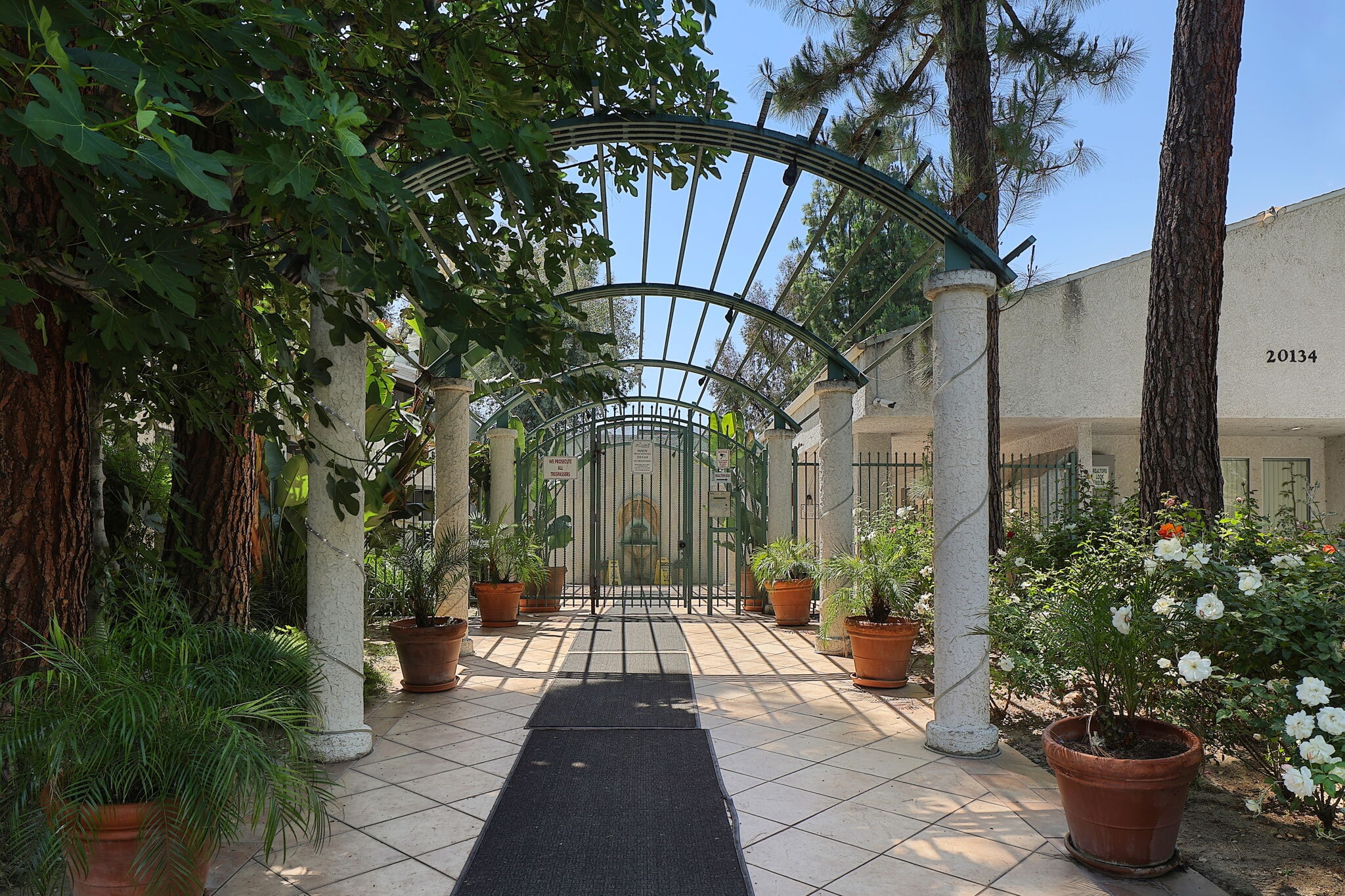 Front Entrance - 20134 Leadwell St