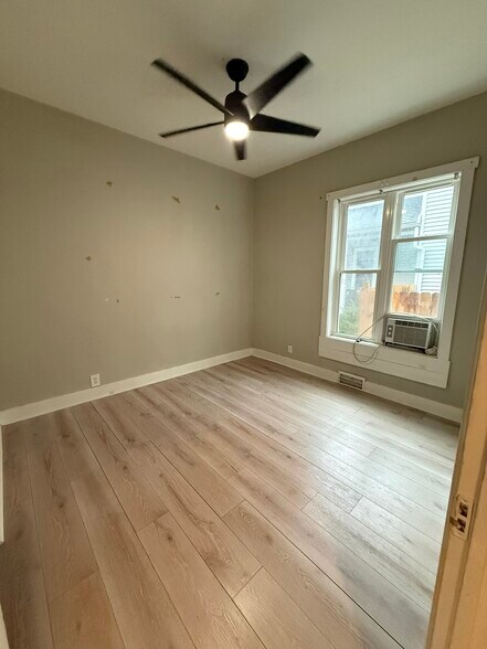 Building Photo - 512 S Randolph St