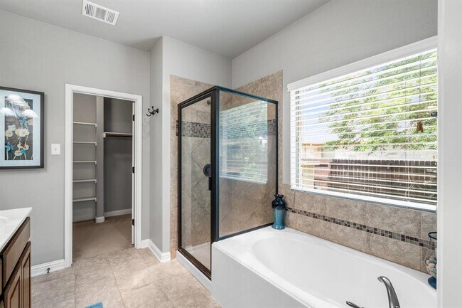 Building Photo - 420 Wild Rose Dr