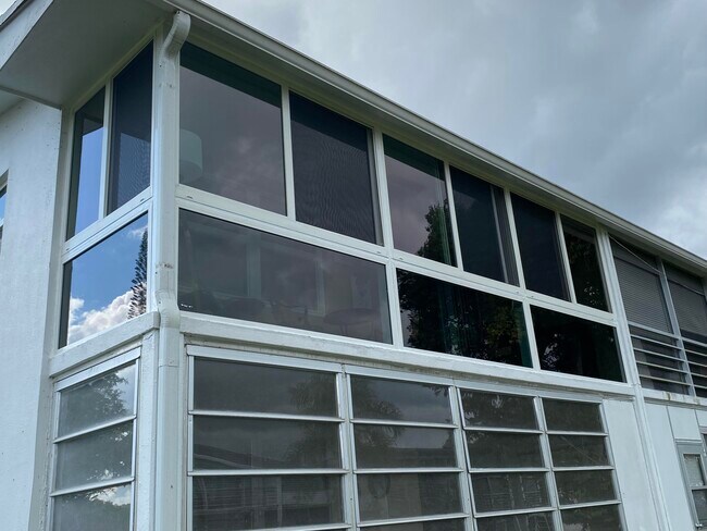 Building Photo - 72 Newport D