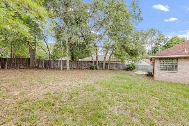 Building Photo - 2803 MacGregor Ln
