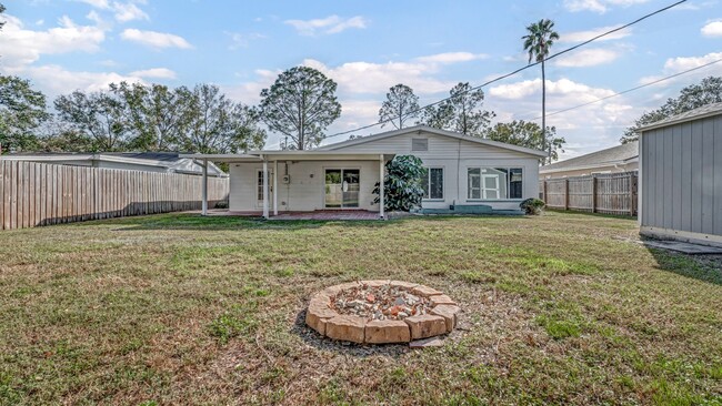 Building Photo - 3BR/2BA South Tampa home with carport and ...