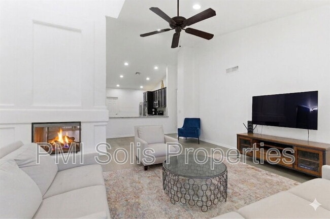 Building Photo - 10198 E San Salvador Dr