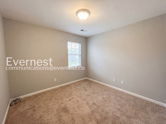 Building Photo - 632 Parkside Cir