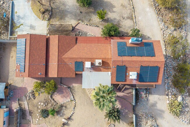 Building Photo - 7565 Sherman Hoyt Ave