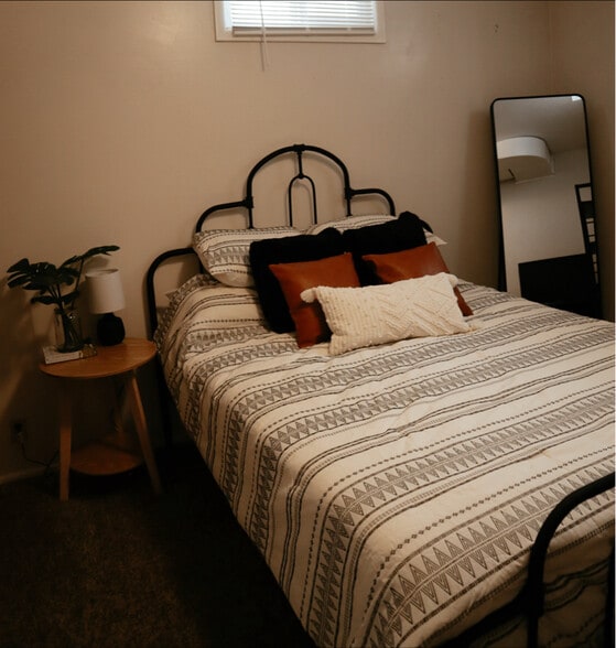 Building Photo - 1144 Sahara St