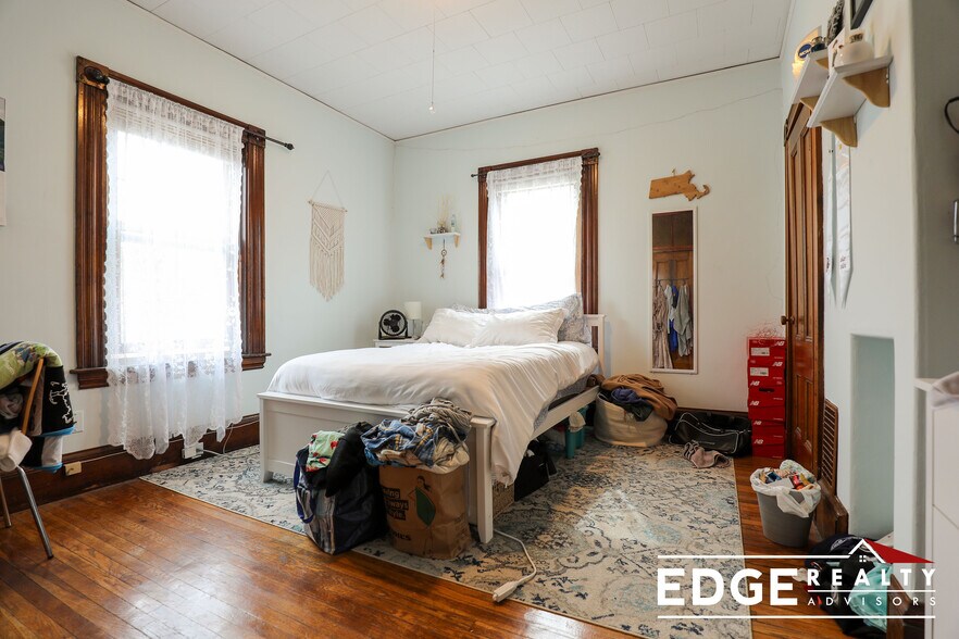 Building Photo - 78 Surrey St