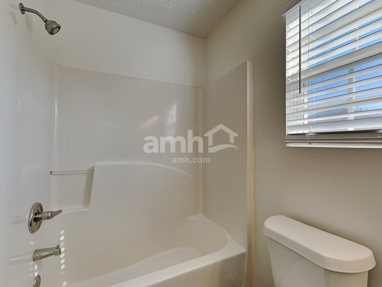 Building Photo - 814 Carlton Pointe Terrace