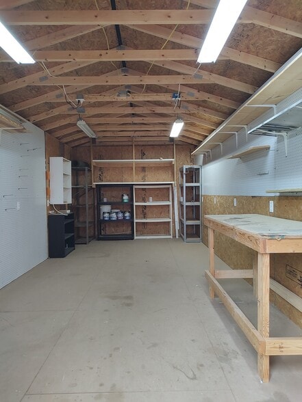 Work shop with electric, 10x20 - 605 Bennett