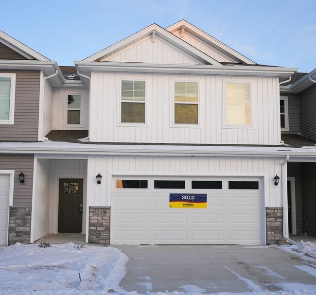 Primary Photo - Available April 1st!! Townhome!! Near to I...