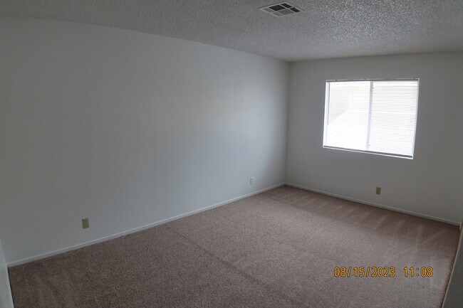 Building Photo - 921 Rockview Dr
