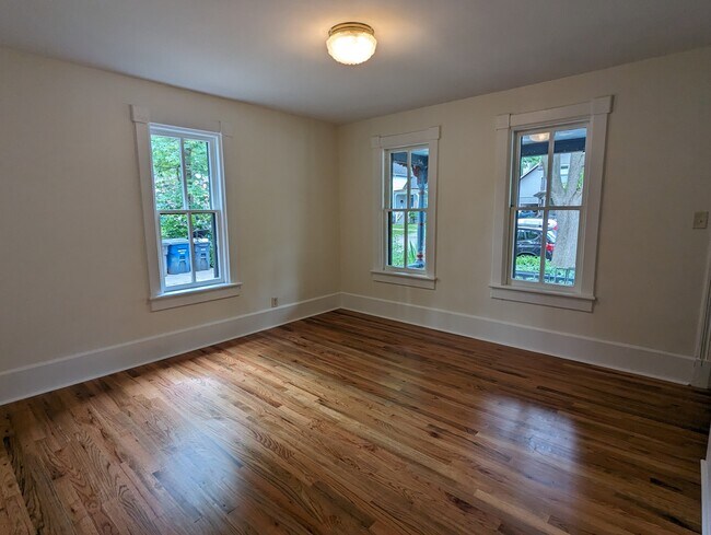 Building Photo - 519 6th St