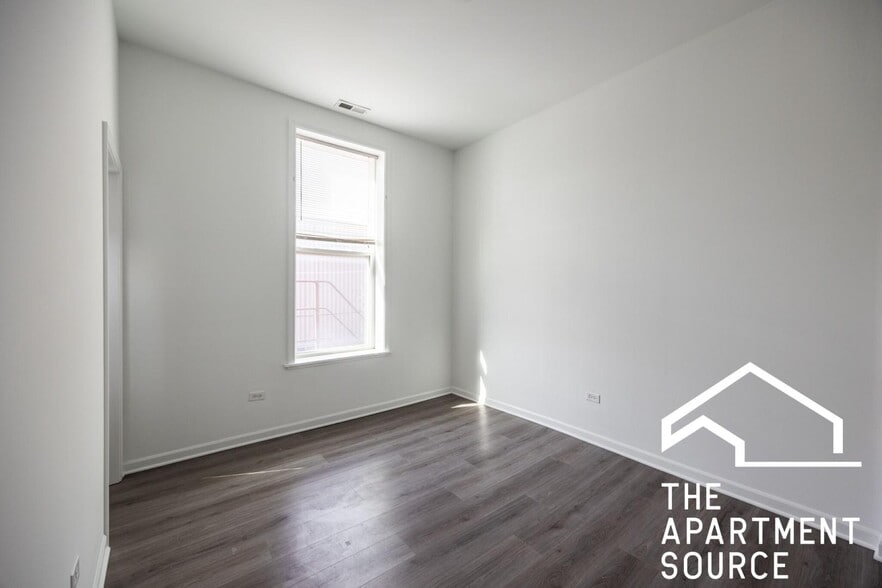 Building Photo - 2020 S Throop St
