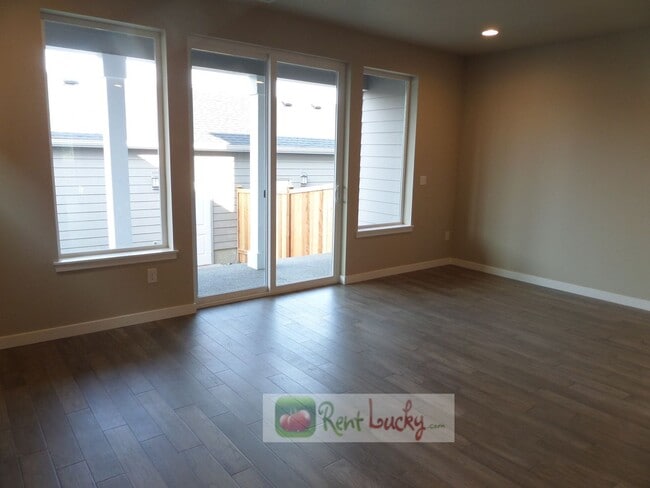 Building Photo - GORGEOUS!! Newer 3 Bedroom Home w/2-Car Ga...
