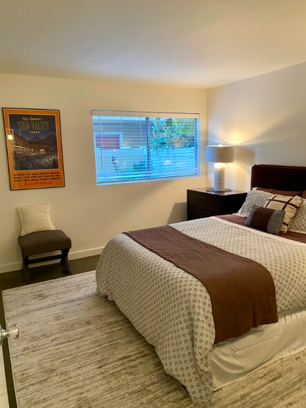 Building Photo - 970 Palm Ave