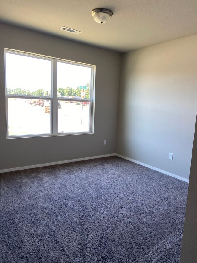 Building Photo - Brick Home in Centerton!
