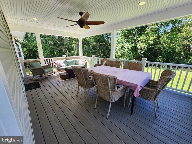 Building Photo - 3702 Blueberry Dr