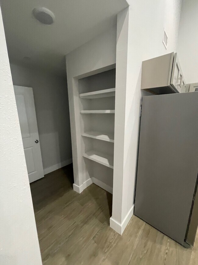 Building Photo - 51 Yacht Club Dr NE