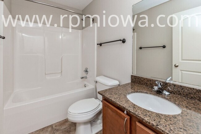 Building Photo - FINISHED BASEMENT!! 4 Bedroom, 3 Bathroom Home in North Ankeny