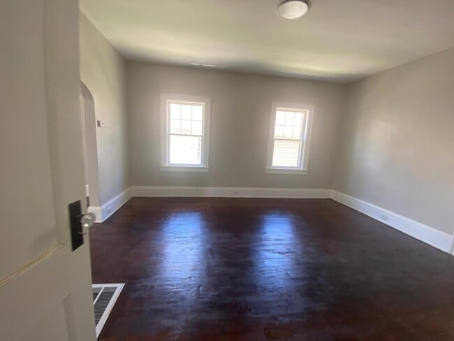Building Photo - 7011 Hosmer Ave
