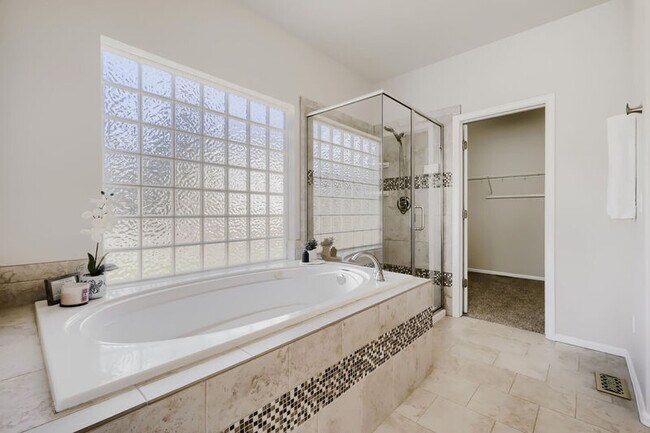 Building Photo - 9506 Hollydale Ct
