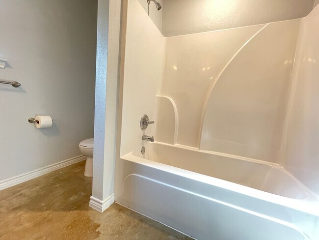 Building Photo - 915 Rebecca Ln