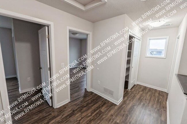Building Photo - 16619 Oakwood Dr