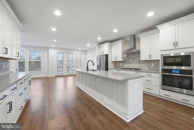Building Photo - 43421 Farringdon Sq