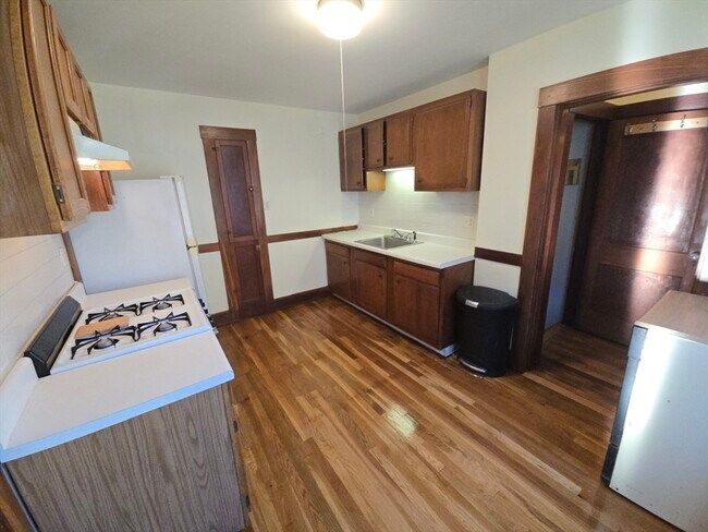 Building Photo - 56 Creeley Rd