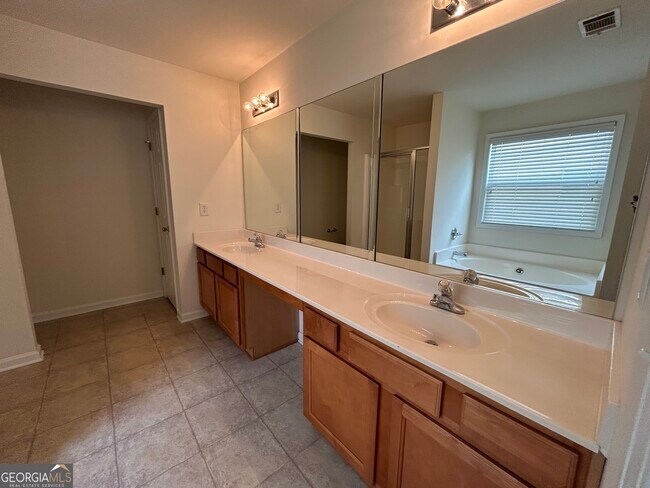 Building Photo - 2683 Winslow Ridge Dr NE