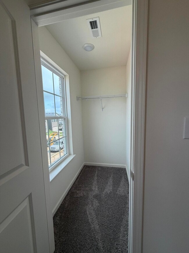Building Photo - 836 Halford Pl