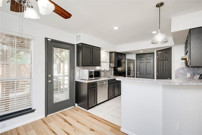 Building Photo - 1917 Windy Park Dr