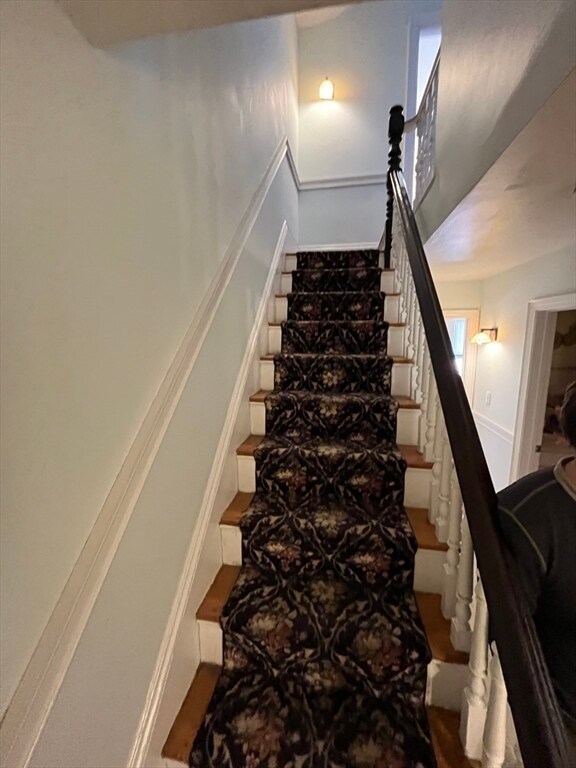 Building Photo - 554 E Broadway