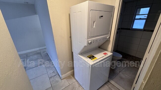 Building Photo - 1245 W 30th St