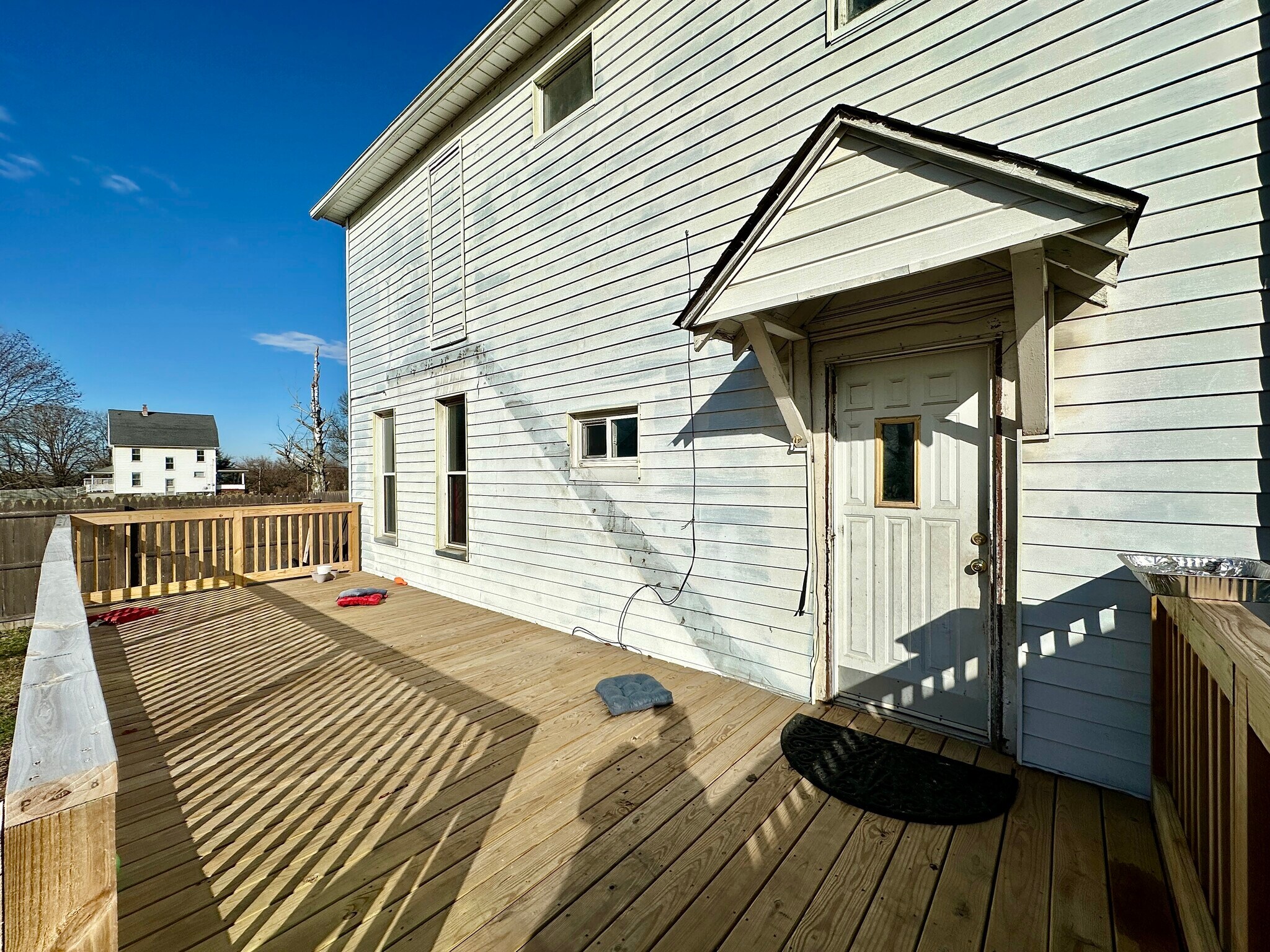 Building Photo - 628 Superior St