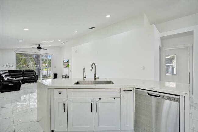 Building Photo - 4108 Sapphire Terrace